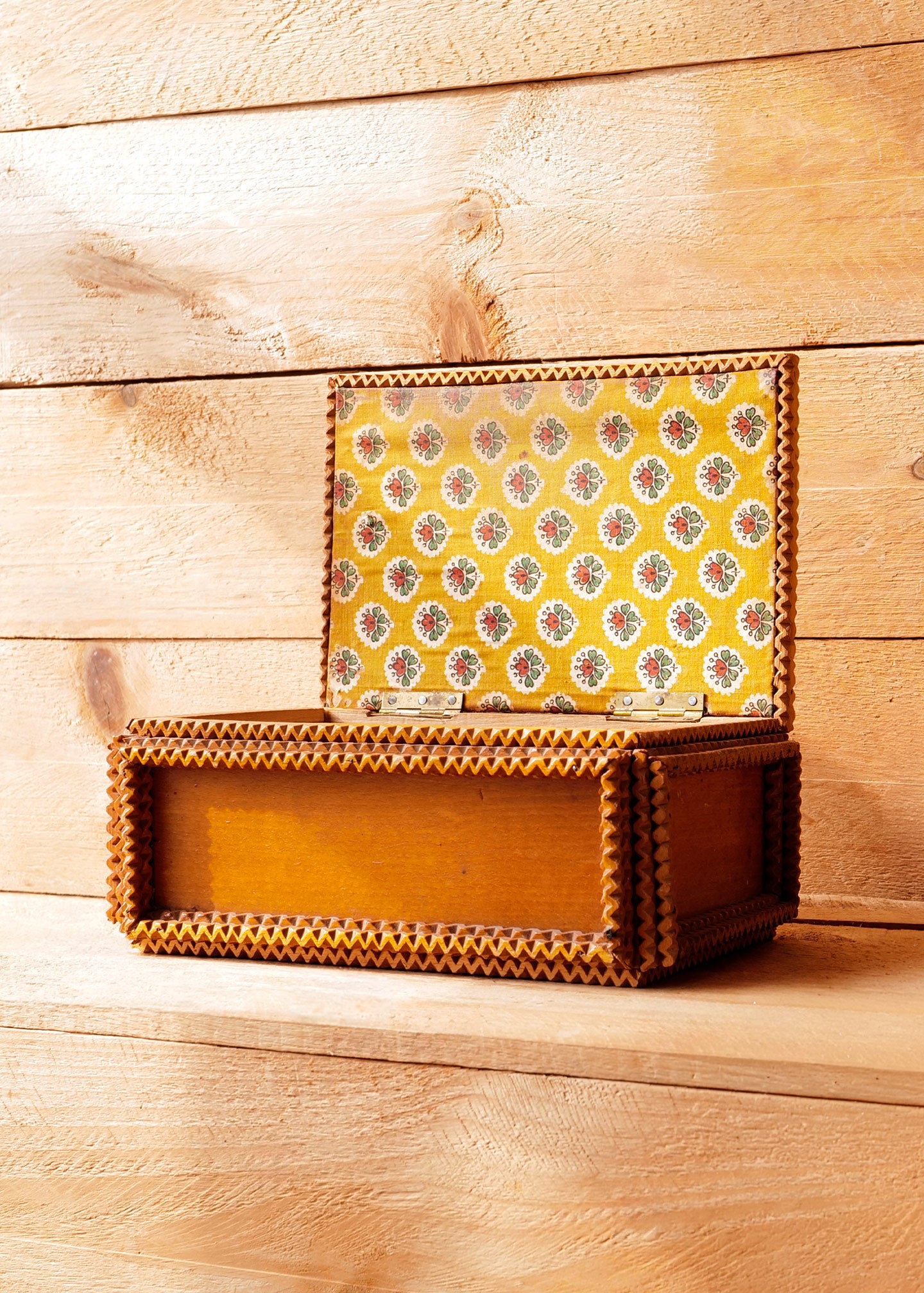 * vintage box ❀ * スミレ柄 ラウンドボックス Tramp Art Box – Slow Roads