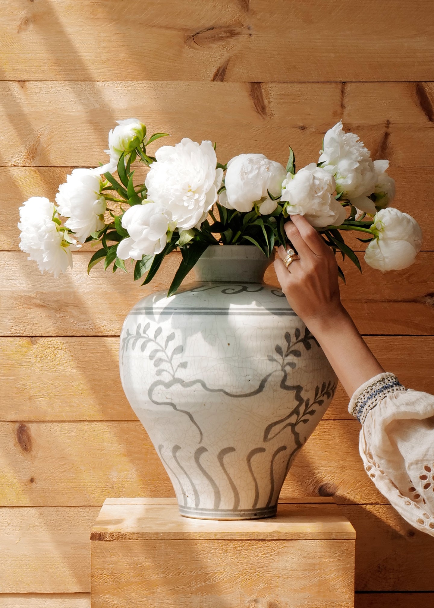 Porcelain Amphora Vase – Slow Roads